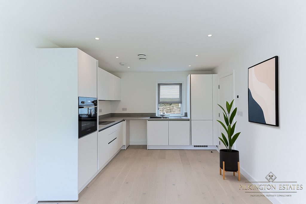 Property photo 3 of 13 4616764