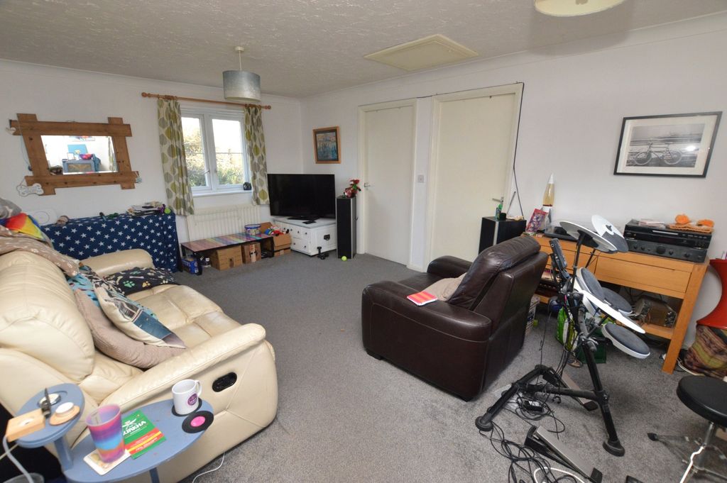 Property photo 2 of 9 Living Room