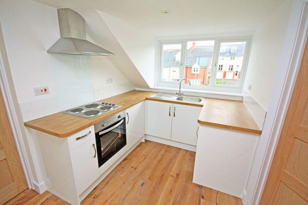 Property photo 2 of 9 Kitchen