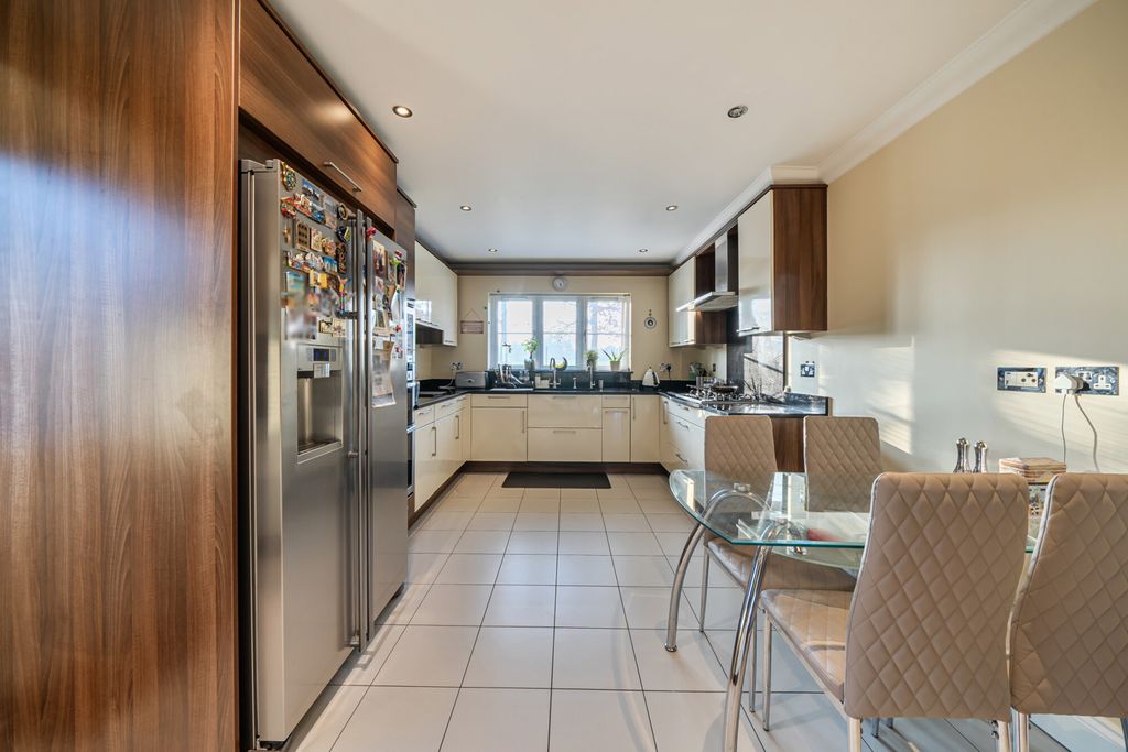 Property photo 2 of 24 1422667-6-69A880d...