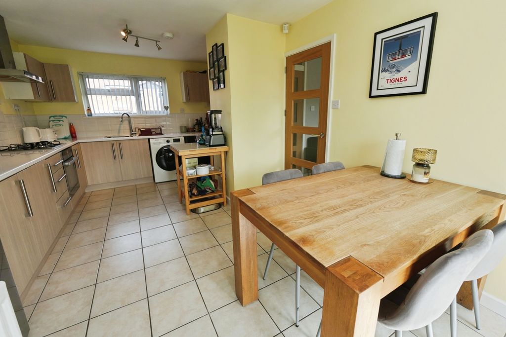 Property photo 2 of 19 Kitchen/Dining Room