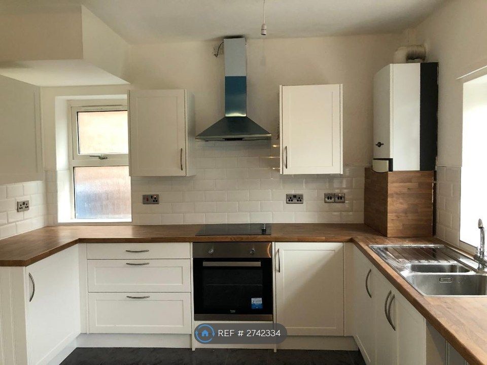 Property photo 2 of 10 Kitchen