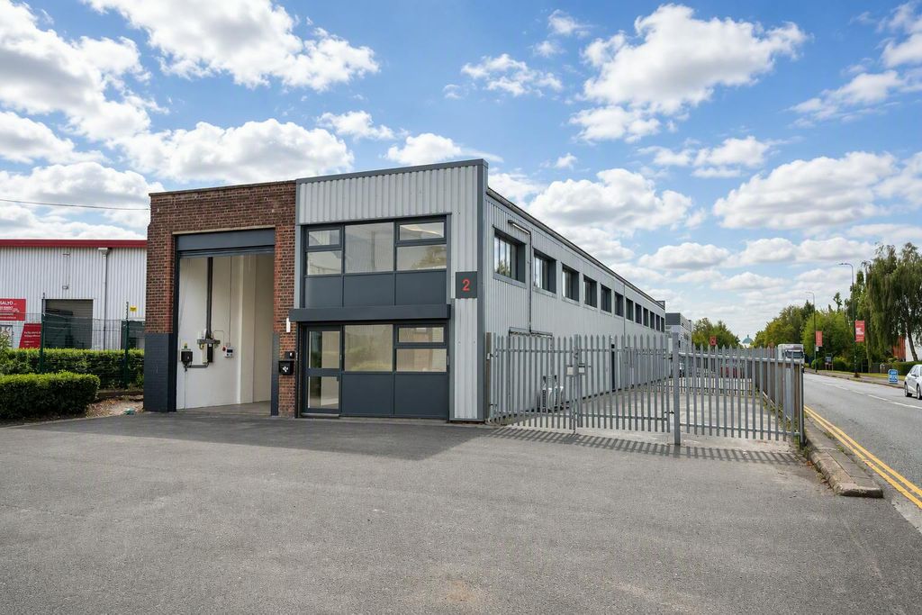 Property photo 1 of 9 2 Guinness External Open Shutter.Png
