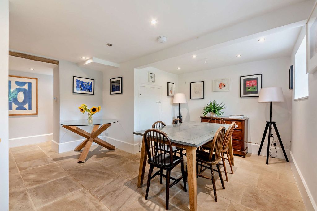Property photo 2 of 11 Breakfast Room