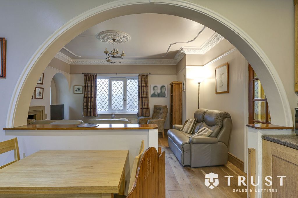 Property photo 3 of 33