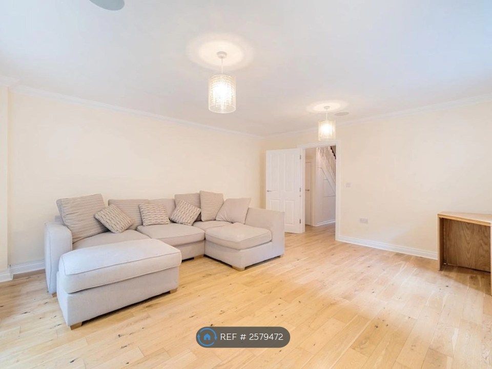 Property photo 2 of 15 Front Room