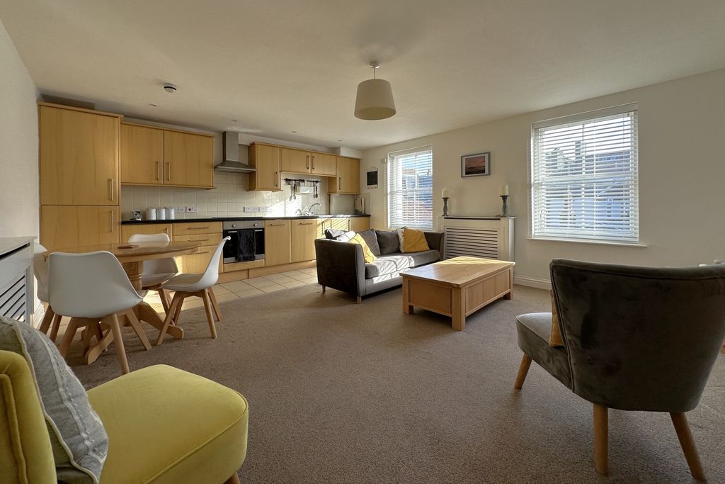 Property photo 2 of 9 Photo 3