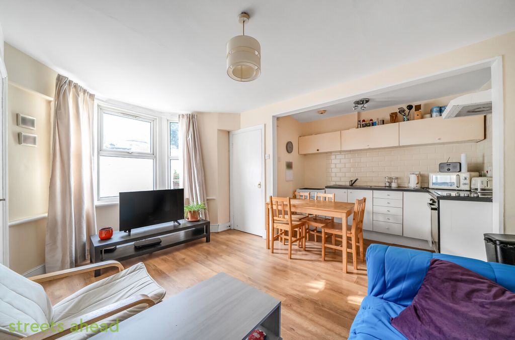 Property photo 2 of 14 5A8Db7B8-1c64-442...