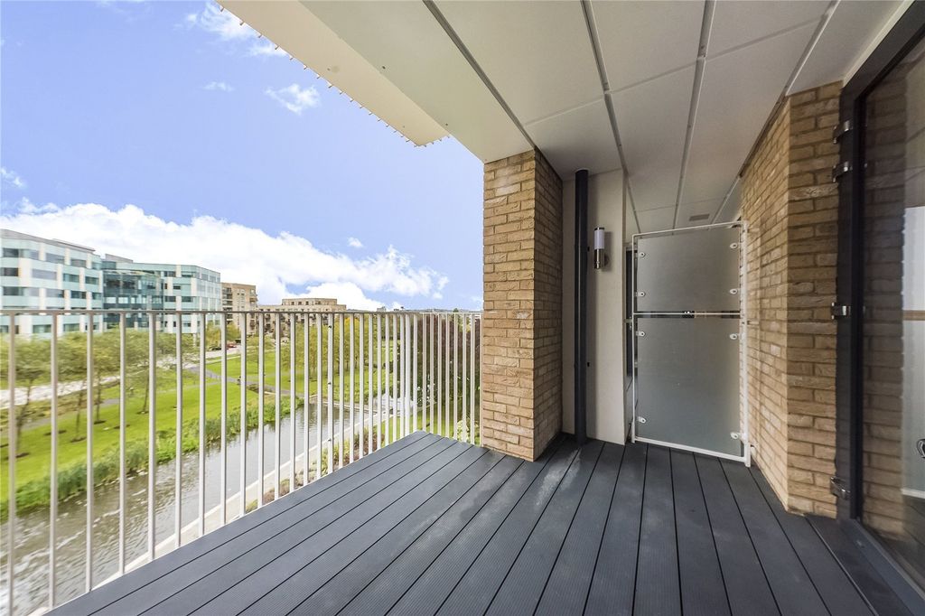 Property photo 2 of 11 Balcony
