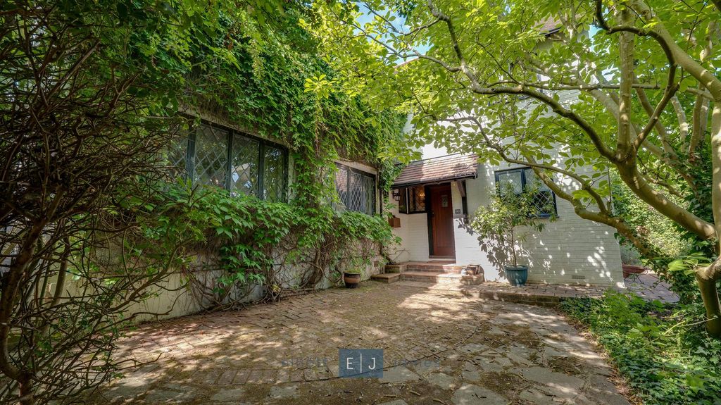 Property photo 3 of 38