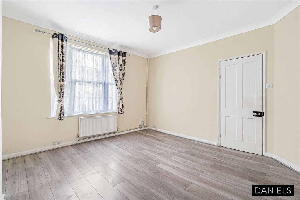 Property photo 2 of 12 Picture No. 16