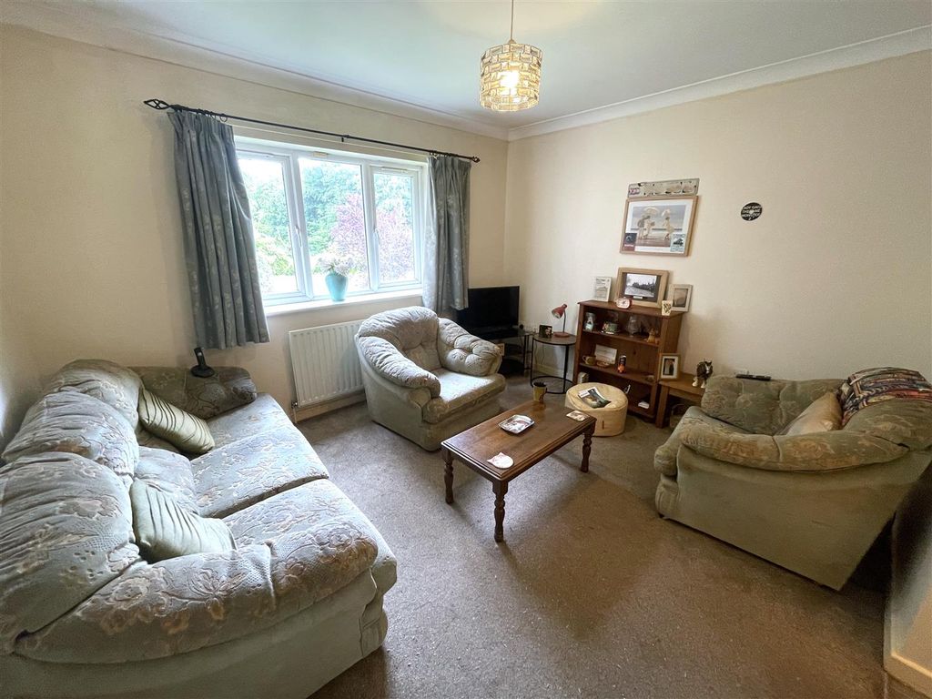 Property photo 2 of 10 Lounge