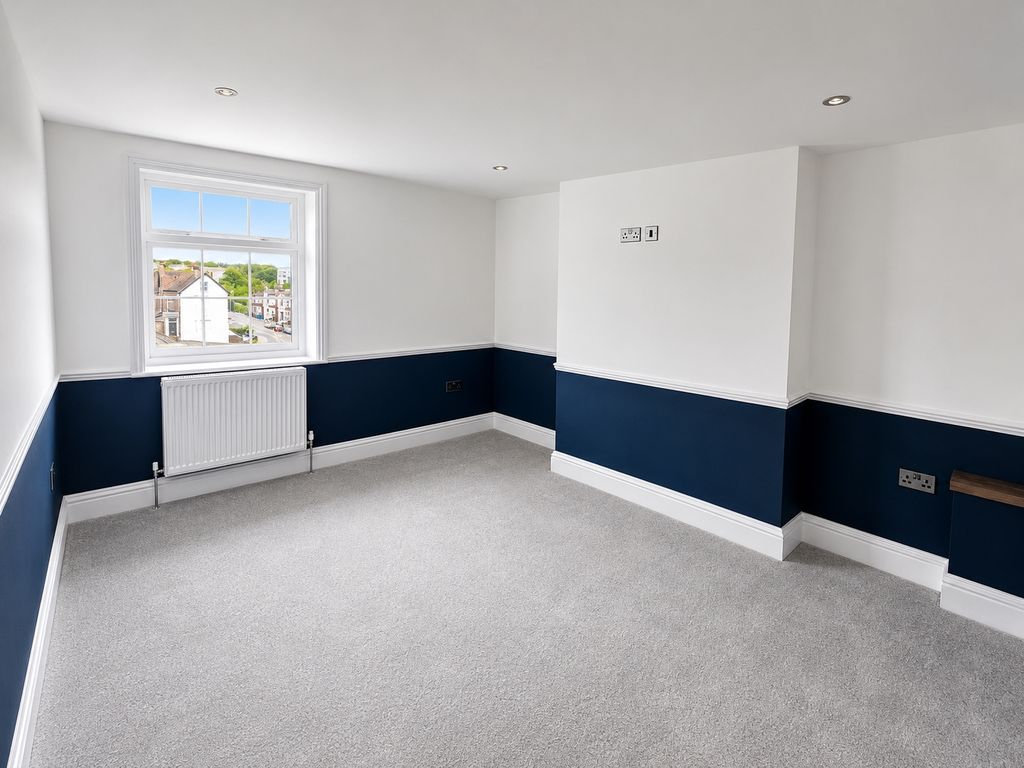 Property photo 3 of 7 Picture No. 24