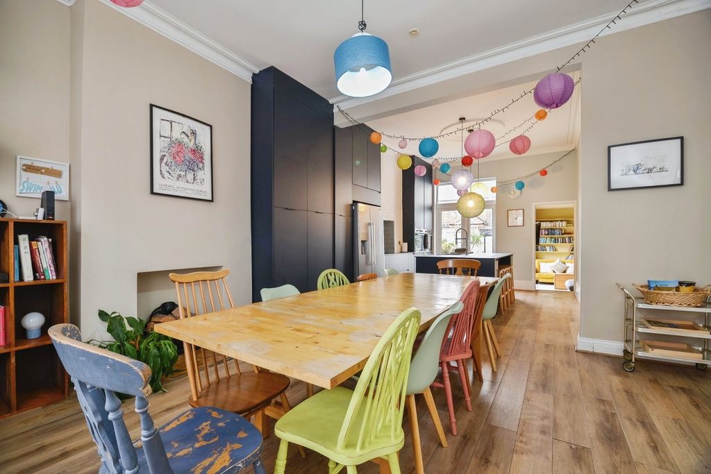 Property photo 2 of 34