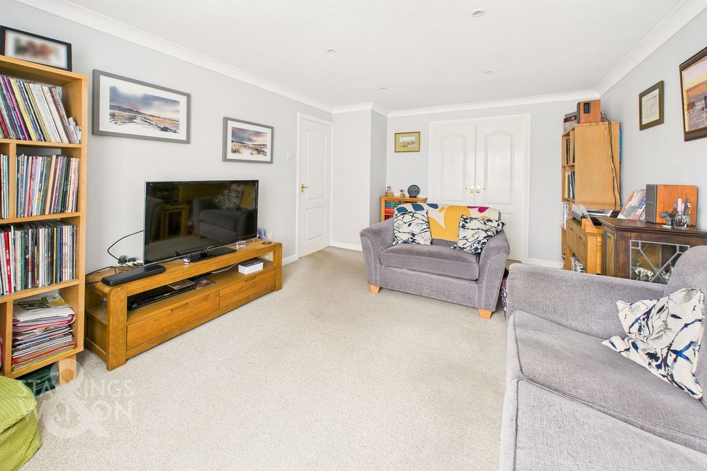 Property photo 2 of 26