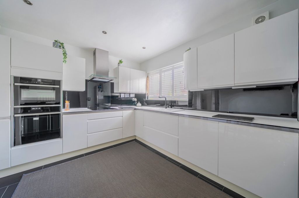 Property photo 2 of 18 Best Estate Agent In Sheffield