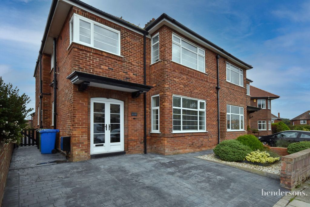 Property photo 3 of 31