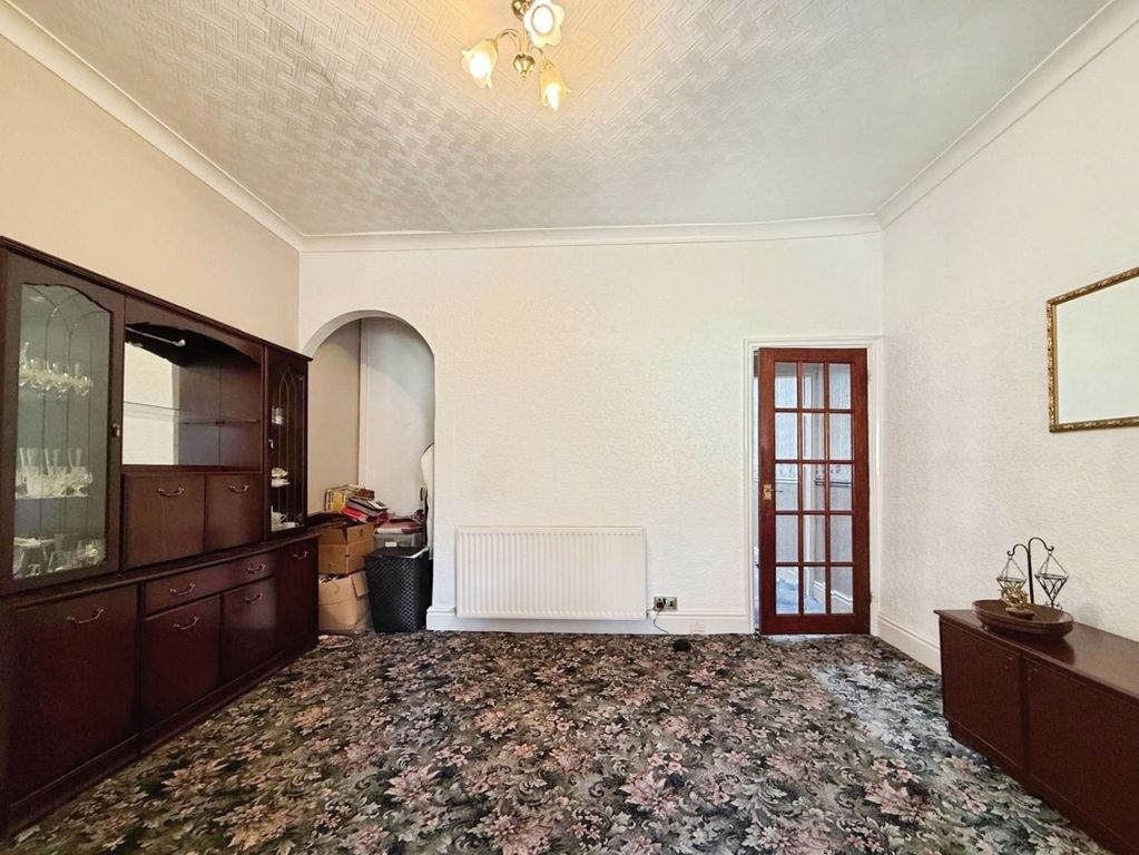 Property photo 2 of 16 Pbox-Living_Room-338837.Jpg