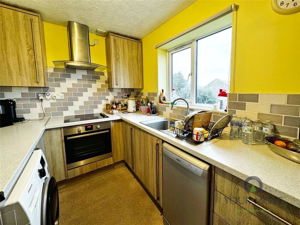 Property photo 3 of 14 Kitchen