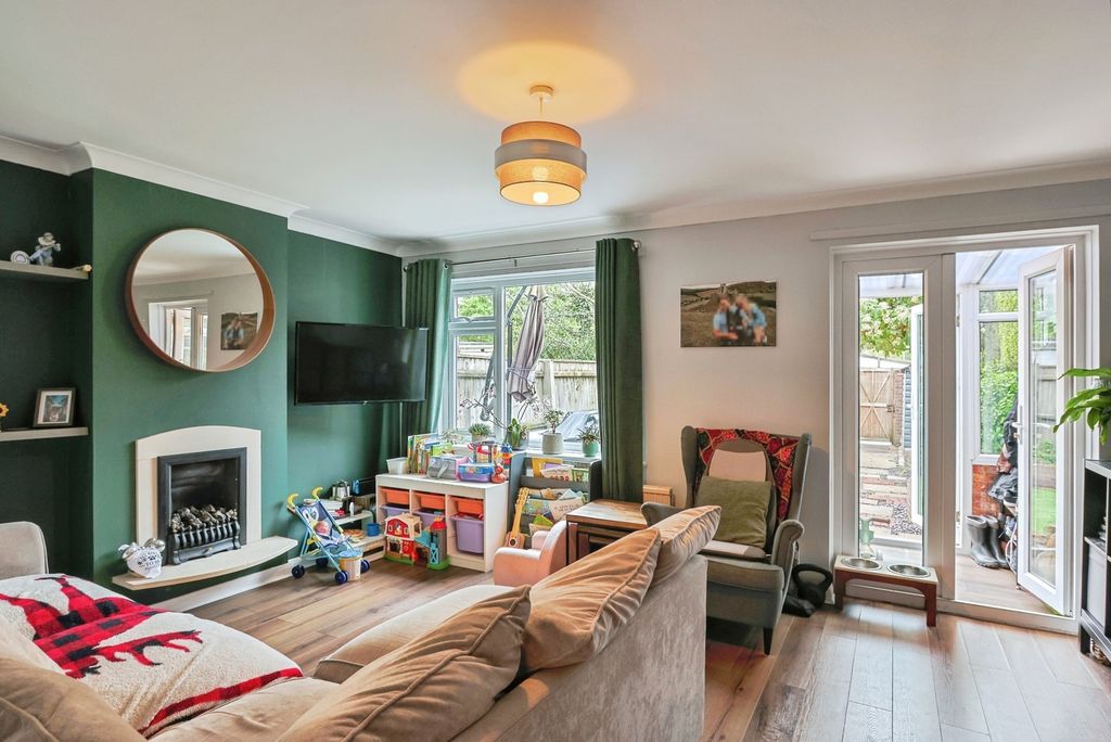 Property photo 3 of 13 Lounge