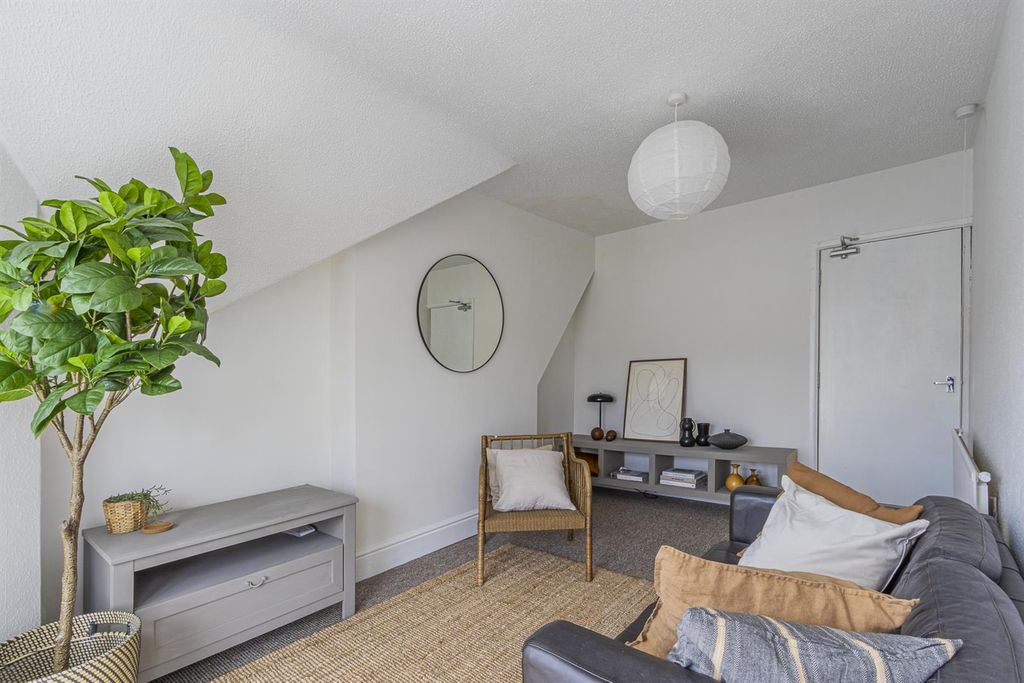 Property photo 1 of 10 Claude Road 41, Sff-2.Jpg