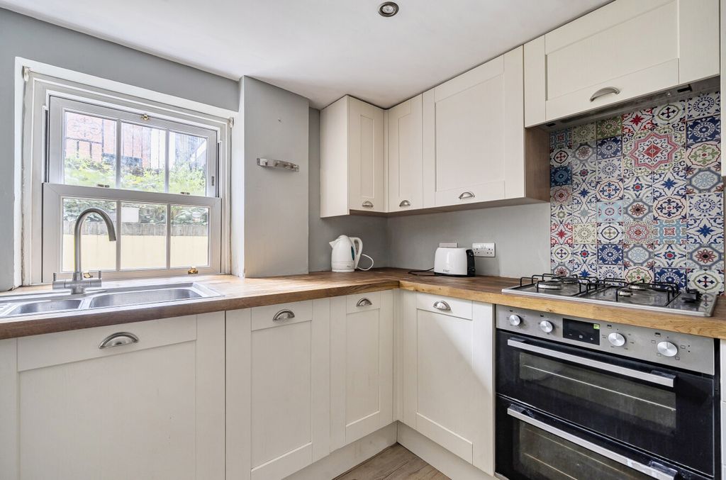 Property photo 3 of 15 1386999-3-6931A5d...