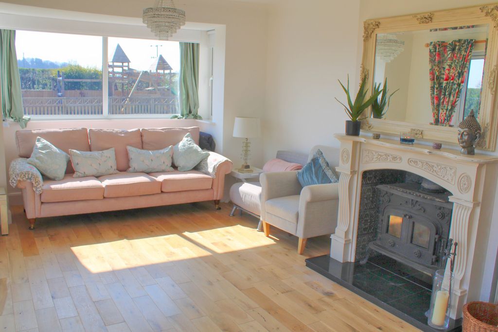 Property photo 2 of 13