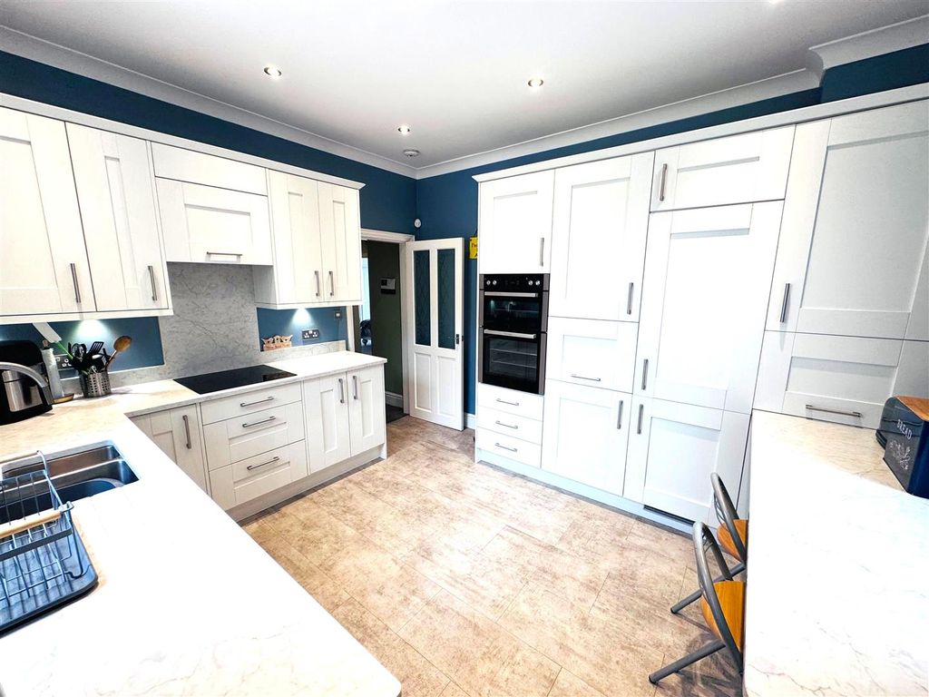 Property photo 2 of 27 Kitchen