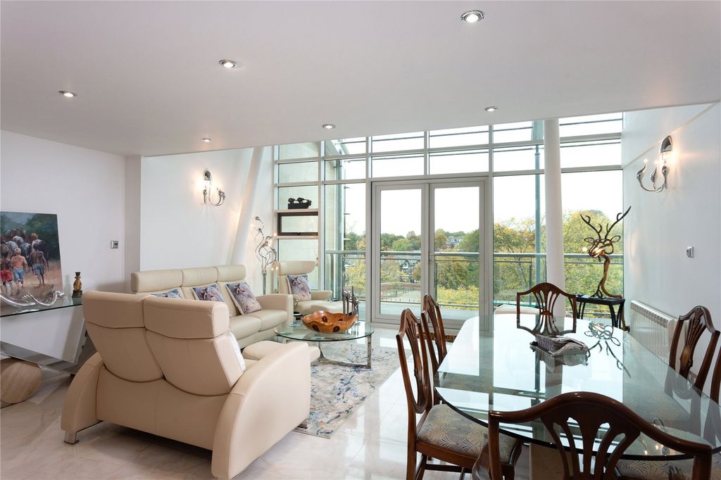 Property photo 3 of 16 Living Room