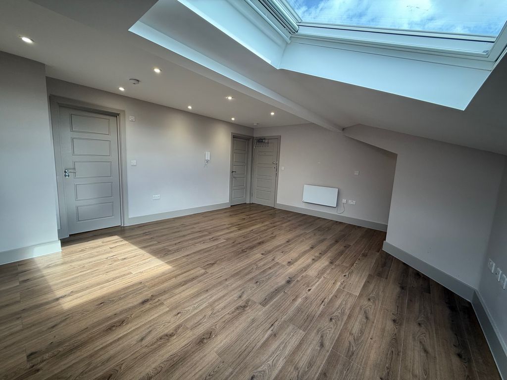 Property photo 1 of 5 Bedroom 1