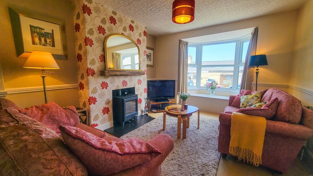 Property photo 2 of 13