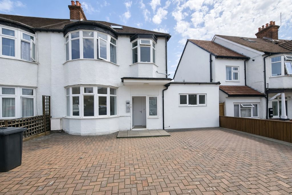 Property photo 1 of 8 Photo 9