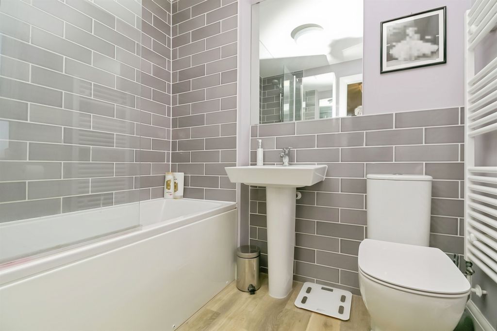 Property photo 3 of 23