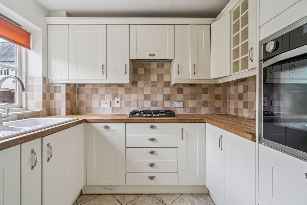 Property photo 2 of 24