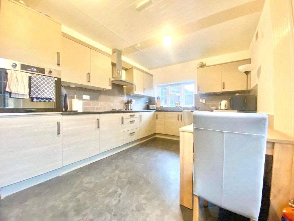 Property photo 3 of 8 Kitchen