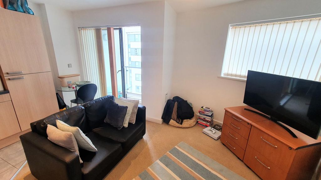 Property photo 3 of 25 Living Room