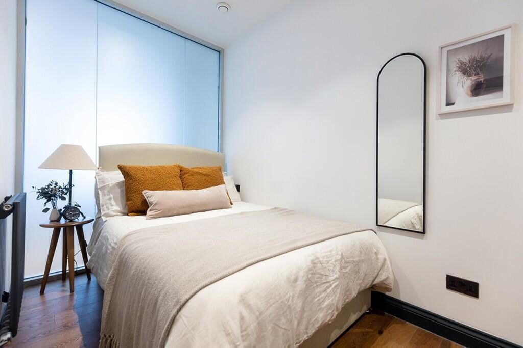 Property photo 3 of 17 Bedroom