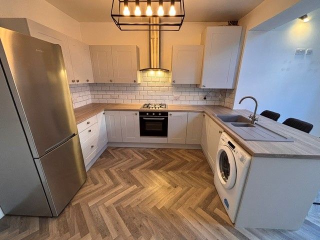 Property photo 2 of 9 Kitchen