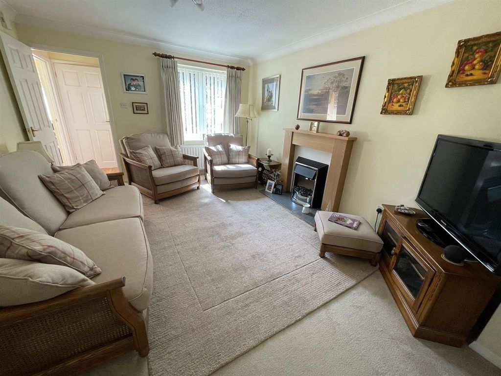 Property photo 2 of 11