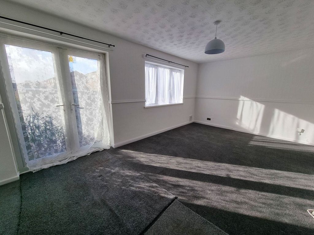 Property photo 2 of 19 Lounge