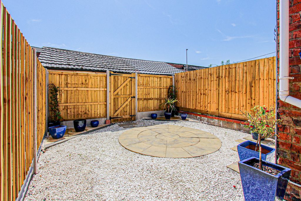 Property photo 3 of 10 Patio Garden
