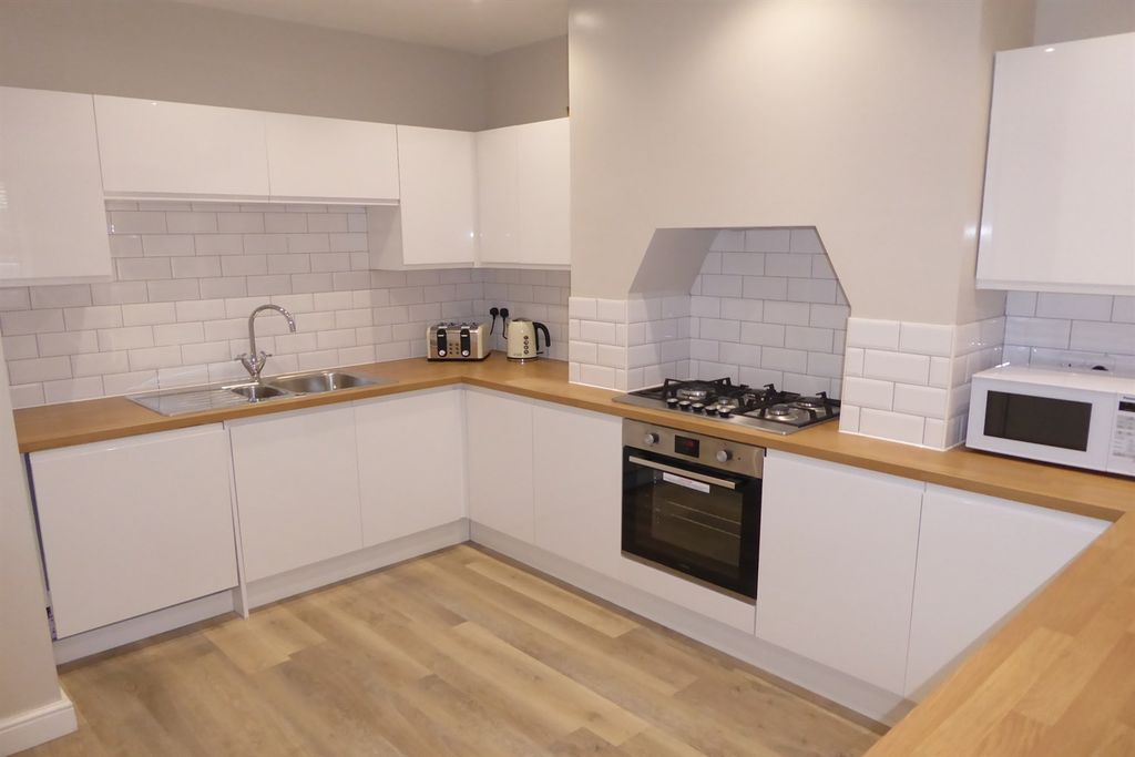 Property photo 2 of 22 Kitchen