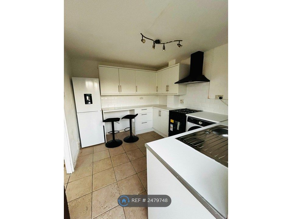Property photo 2 of 9 Newly Fitted Kitchen