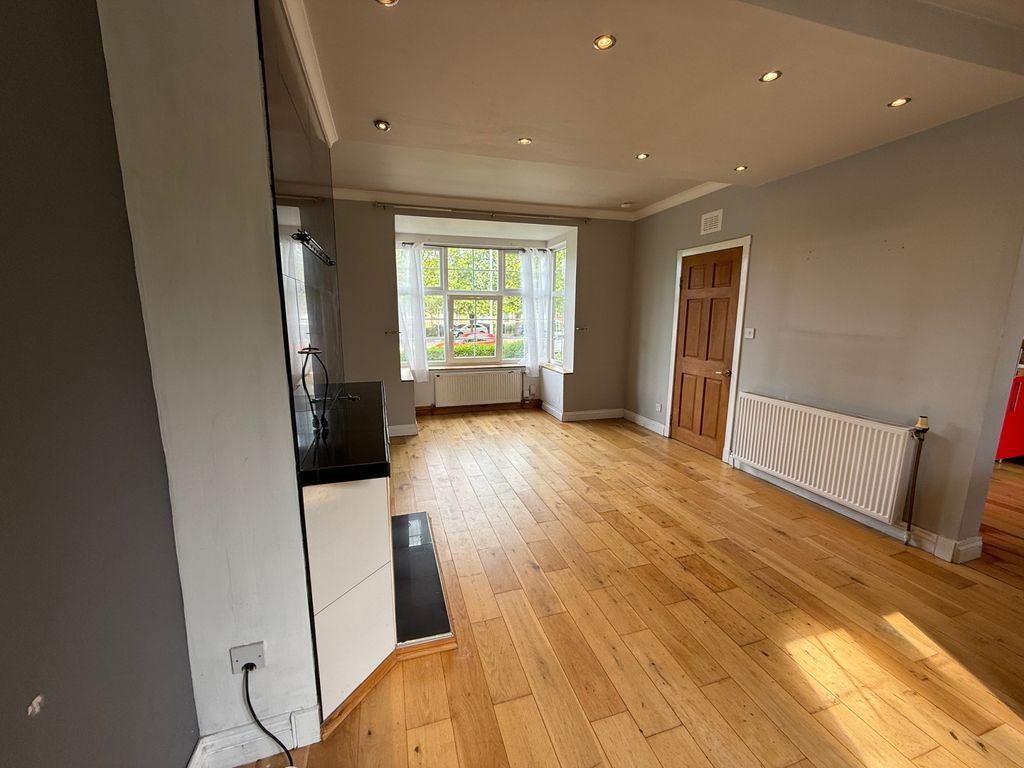 Property photo 2 of 11 Gallery