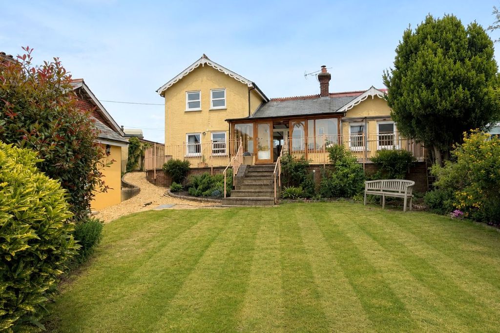 Property photo 1 of 26 Three Bedroom Cottage/ Chalet