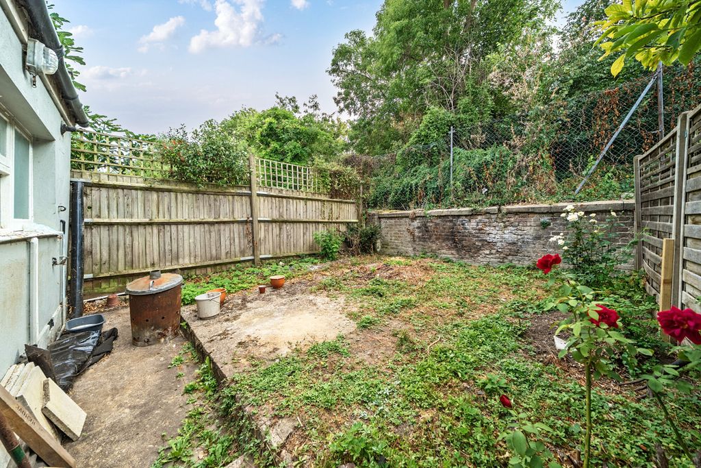 Property photo 2 of 20 1497910-20-6A68Ea...