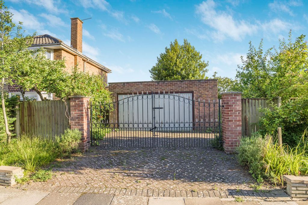 Property photo 2 of 17