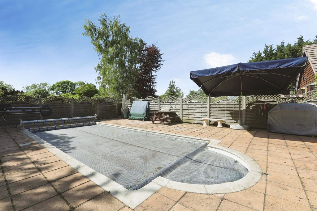 Property photo 3 of 27