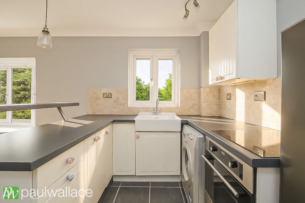 Property photo 3 of 10 Kitchen