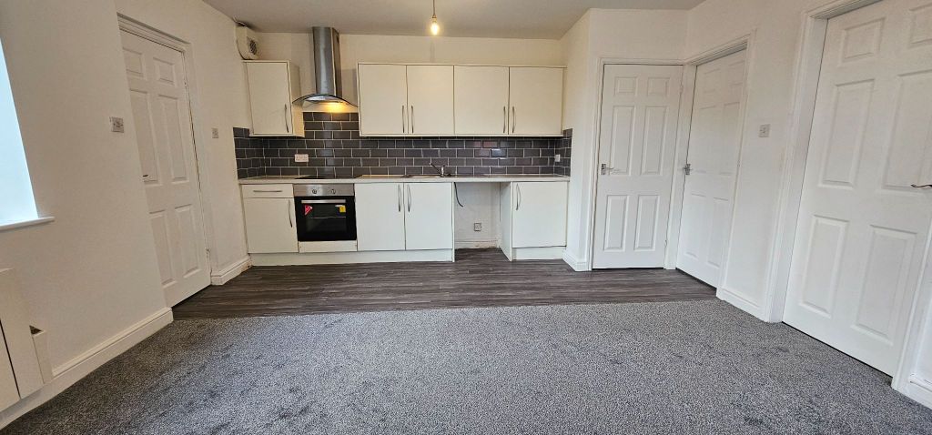 Property photo 1 of 6 Kitchen